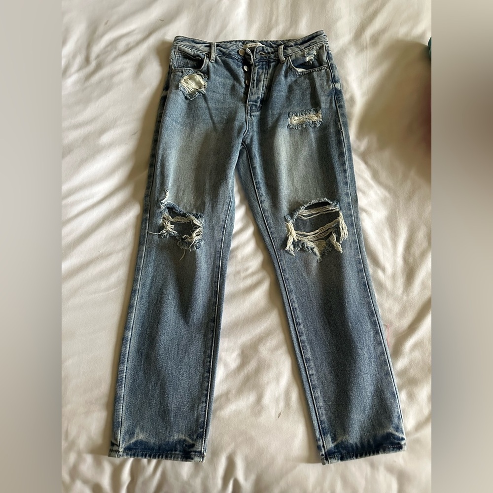 pacsun ripped mom baggy jeans
size 26 now flaws